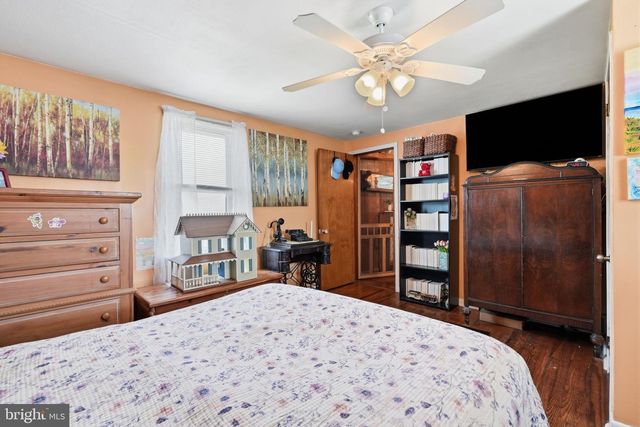 12 MILL CREEK RD, Levittown, PA 19057