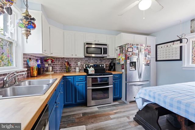 12 MILL CREEK RD, Levittown, PA 19057