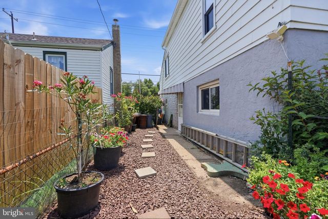 12 MILL CREEK RD, Levittown, PA 19057