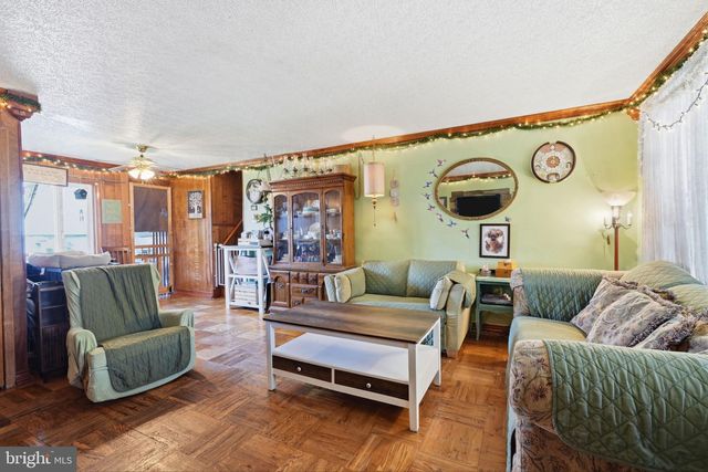 12 MILL CREEK RD, Levittown, PA 19057