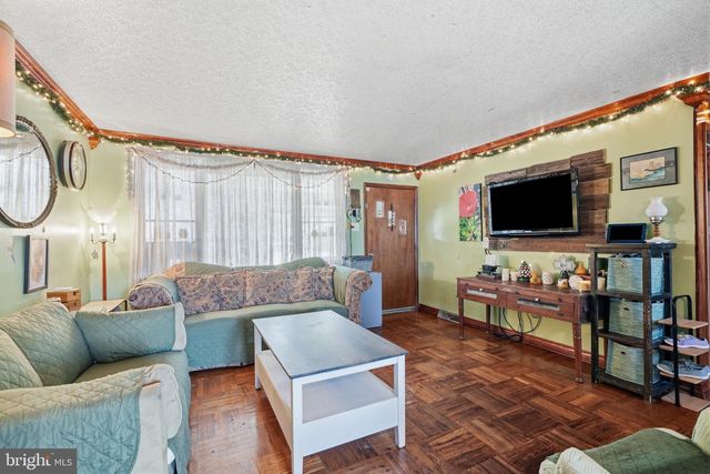 12 MILL CREEK RD, Levittown, PA 19057