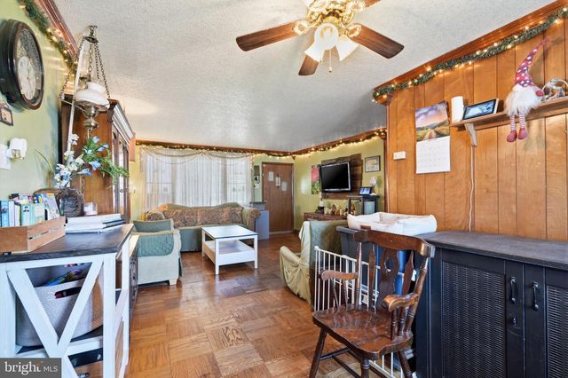 12 MILL CREEK RD, Levittown, PA 19057