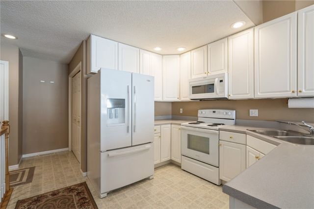 3808 Water Point Court SW, Cedar Rapids, IA 52404