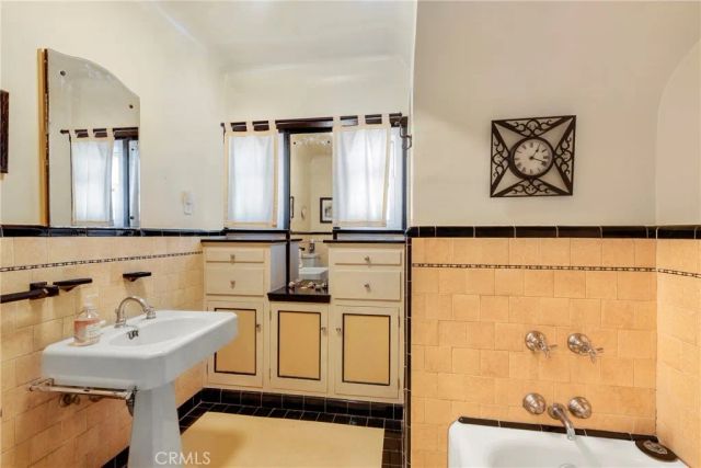 3230 Castera Avenue, Glendale, CA 91208