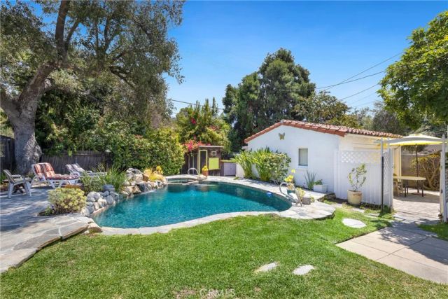 3230 Castera Avenue, Glendale, CA 91208