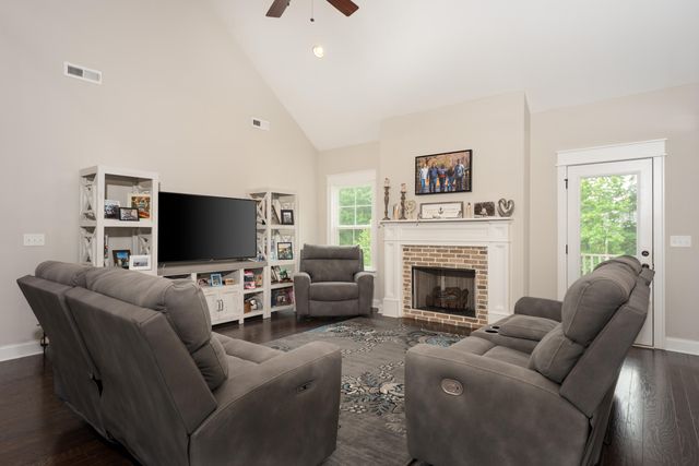 2018 River Watch Drive, Soddy Daisy, TN 37379