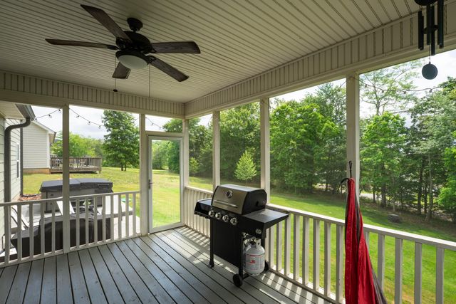 2018 River Watch Drive, Soddy Daisy, TN 37379