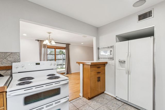 4949 N Hall Street, Dallas, TX 75235