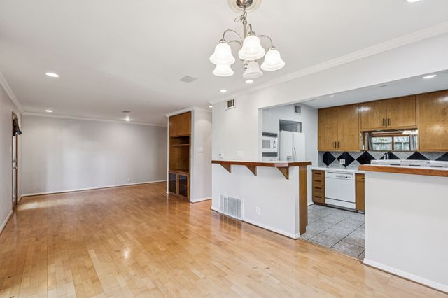 4949 N Hall Street, Dallas, TX 75235