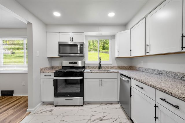 719 Delaware Ave, Glassport, PA 15045