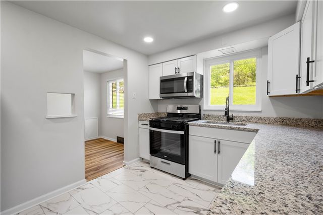 719 Delaware Ave, Glassport, PA 15045