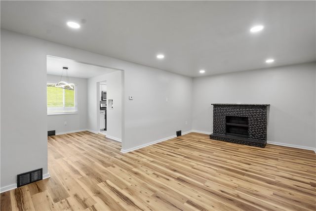 719 Delaware Ave, Glassport, PA 15045