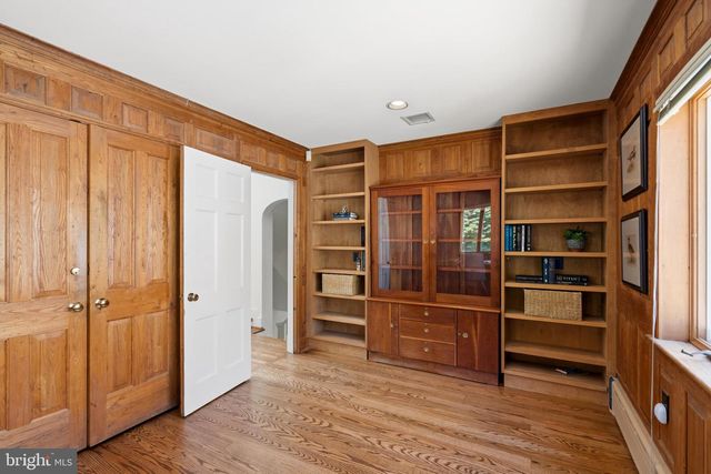 4505 KLINGLE ST NW, Washington, DC 20016