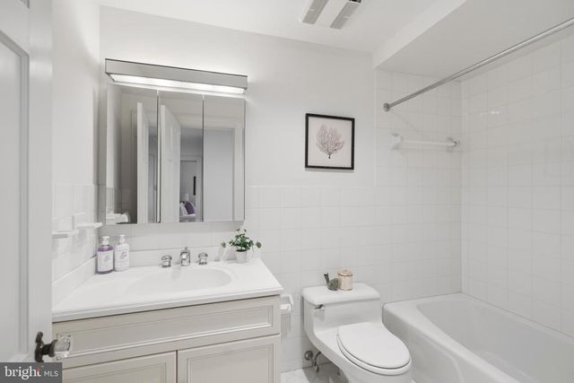 4505 KLINGLE ST NW, Washington, DC 20016