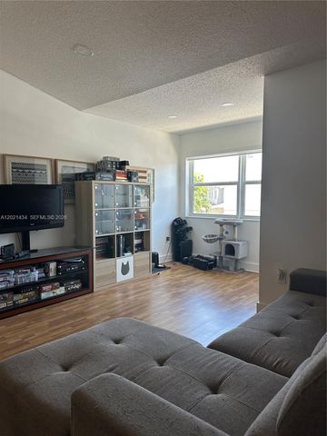 17320 NW 67 th pl G-7, Hialeah, FL 33015