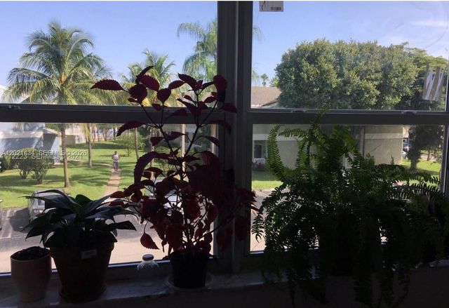 17320 NW 67 th pl G-7, Hialeah, FL 33015