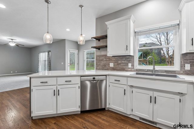 19710 Pine Street, Omaha, NE 68022
