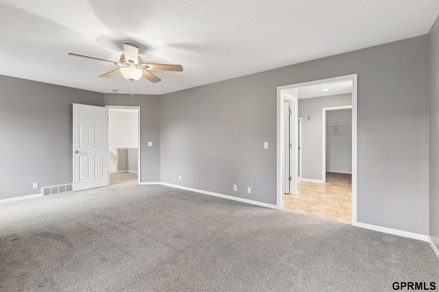 19710 Pine Street, Omaha, NE 68022