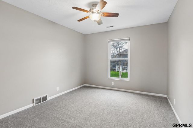 19710 Pine Street, Omaha, NE 68022