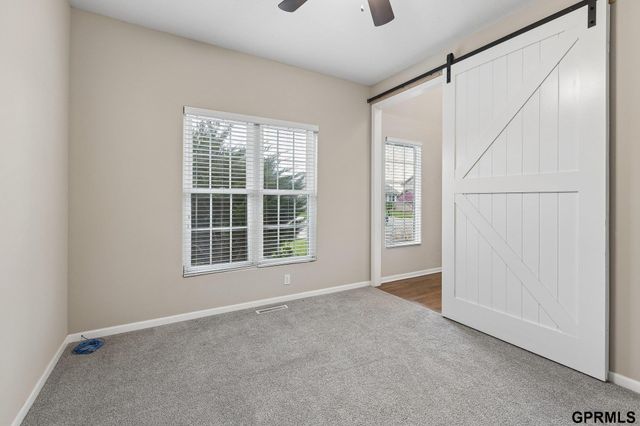 19710 Pine Street, Omaha, NE 68022
