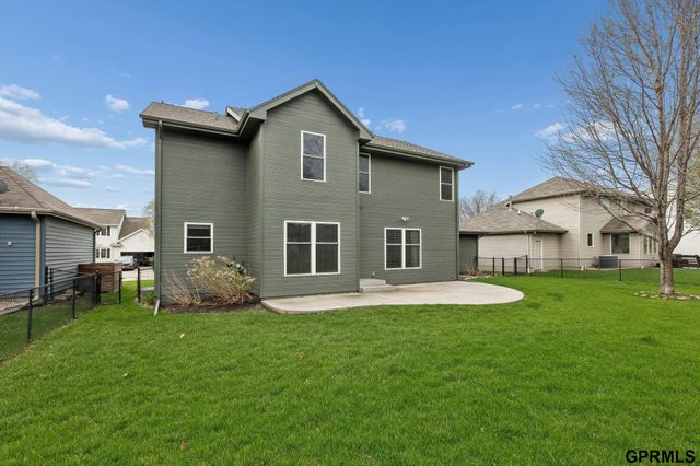 19710 Pine Street, Omaha, NE 68022