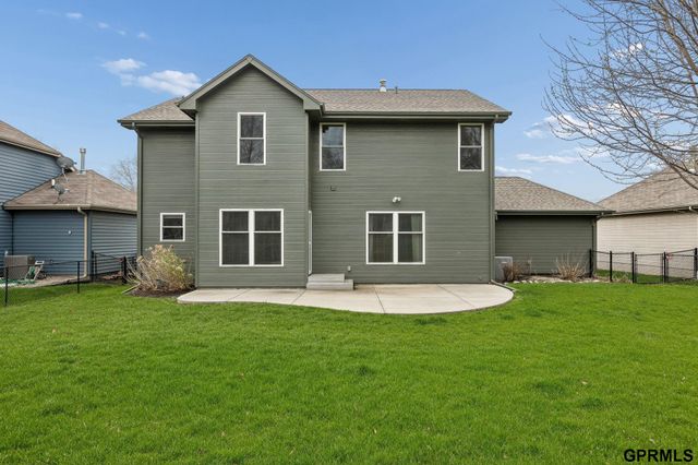 19710 Pine Street, Omaha, NE 68022