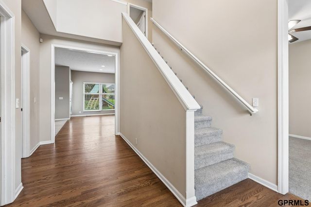 19710 Pine Street, Omaha, NE 68022