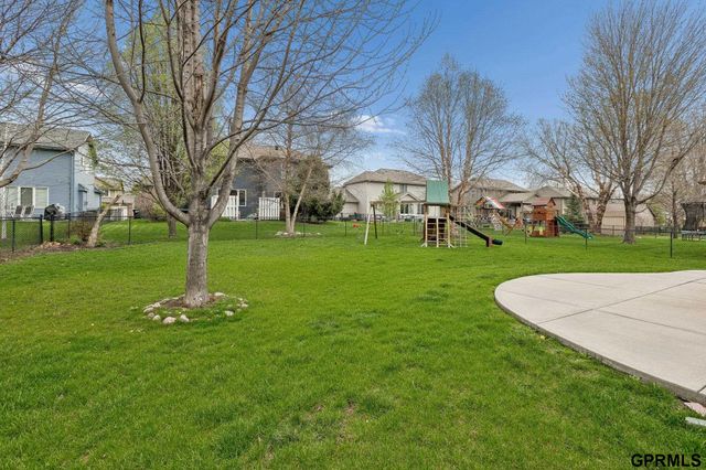 19710 Pine Street, Omaha, NE 68022