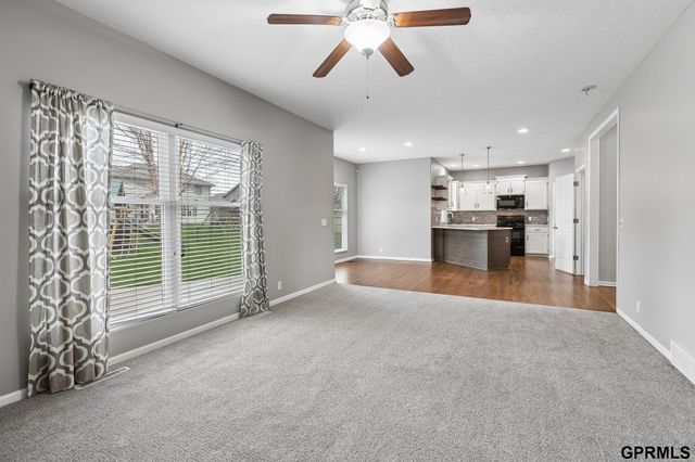 19710 Pine Street, Omaha, NE 68022