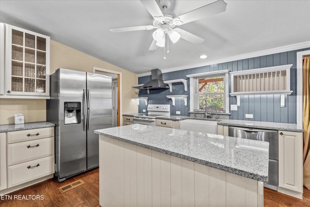 4131 Suttons Rd, Sevierville, TN 37876