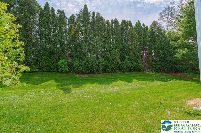 810 Briarwood Drive A, Bethlehem Twp, PA 18020