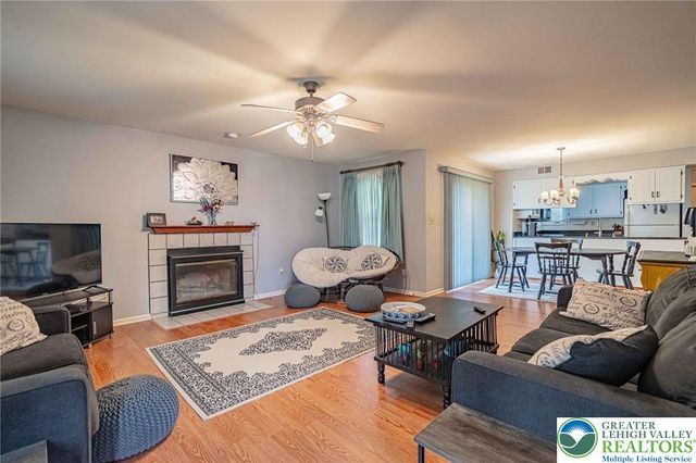 810 Briarwood Drive A, Bethlehem Twp, PA 18020