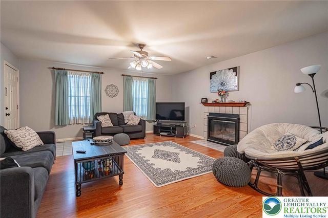 810 Briarwood Drive A, Bethlehem Twp, PA 18020