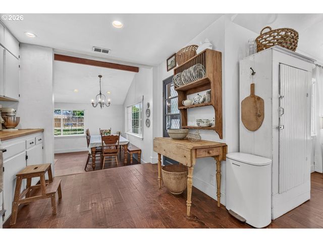 295 W EVANS CREEK Rd, Rogue River, OR 97537