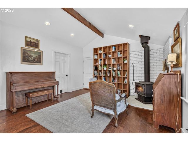 295 W EVANS CREEK Rd, Rogue River, OR 97537