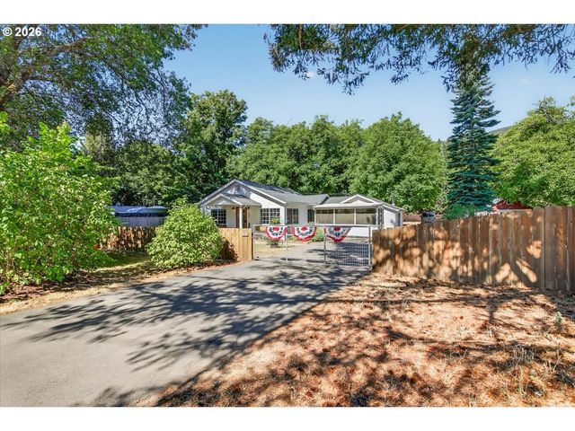 295 W EVANS CREEK Rd, Rogue River, OR 97537