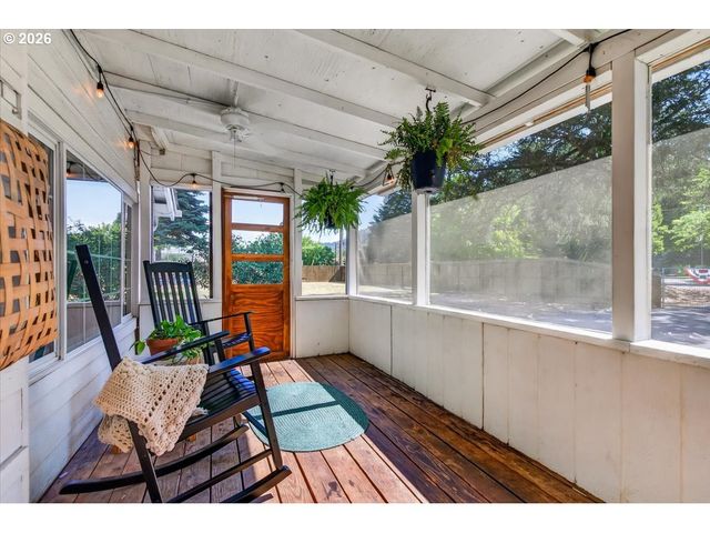 295 W EVANS CREEK Rd, Rogue River, OR 97537