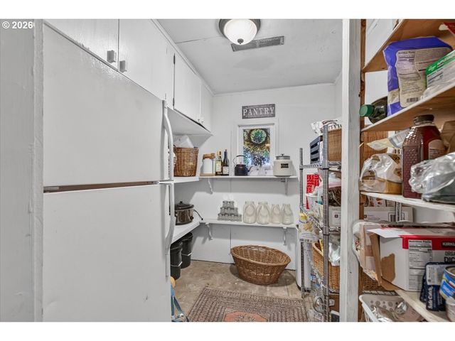 295 W EVANS CREEK Rd, Rogue River, OR 97537