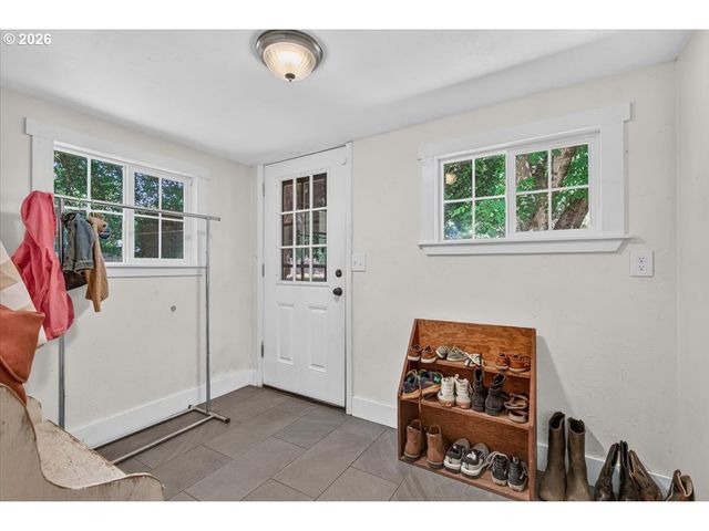 295 W EVANS CREEK Rd, Rogue River, OR 97537