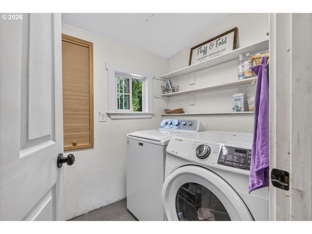 295 W EVANS CREEK Rd, Rogue River, OR 97537