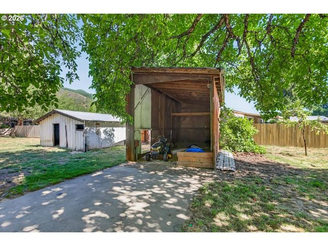 295 W EVANS CREEK Rd, Rogue River, OR 97537