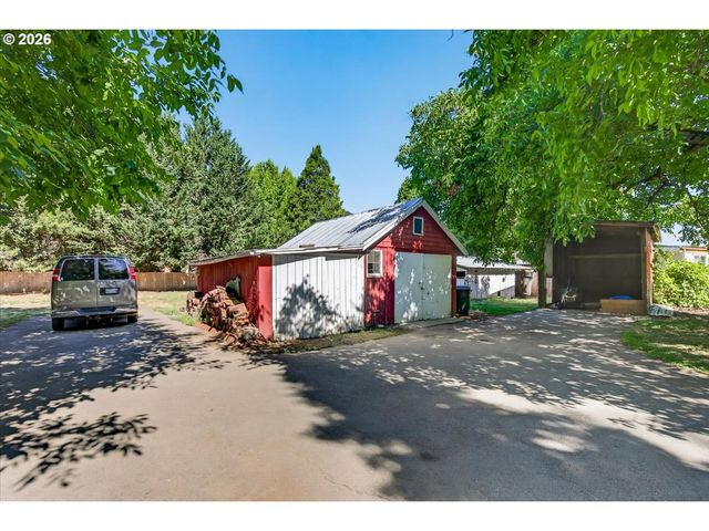 295 W EVANS CREEK Rd, Rogue River, OR 97537