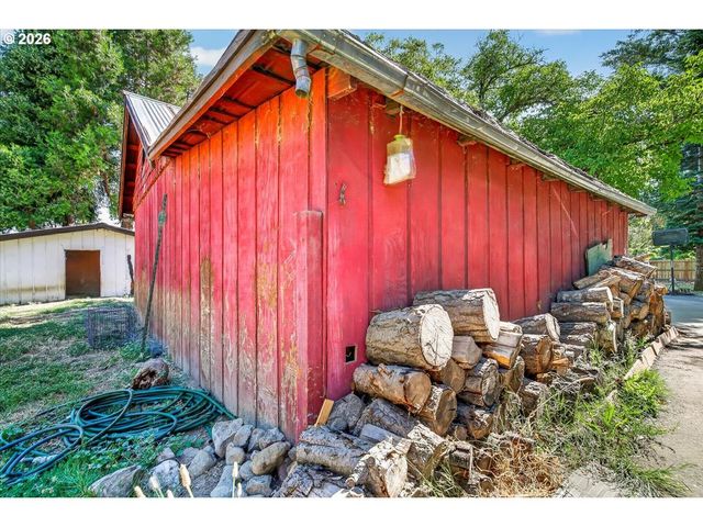 295 W EVANS CREEK Rd, Rogue River, OR 97537