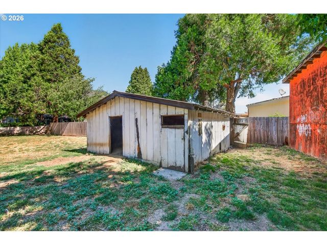 295 W EVANS CREEK Rd, Rogue River, OR 97537