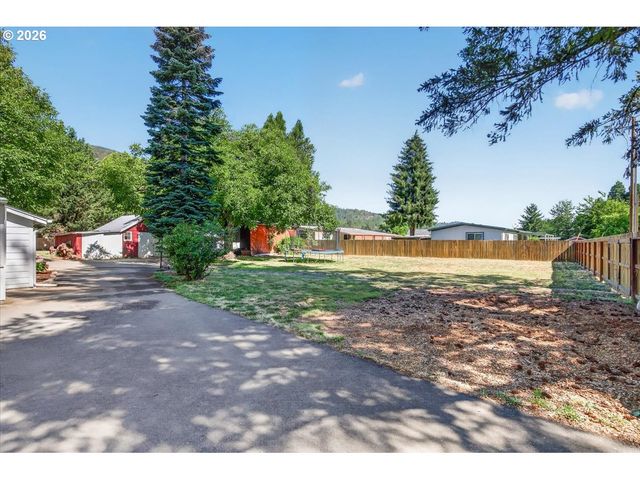295 W EVANS CREEK Rd, Rogue River, OR 97537