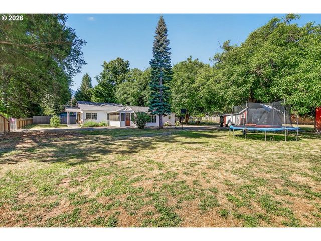295 W EVANS CREEK Rd, Rogue River, OR 97537