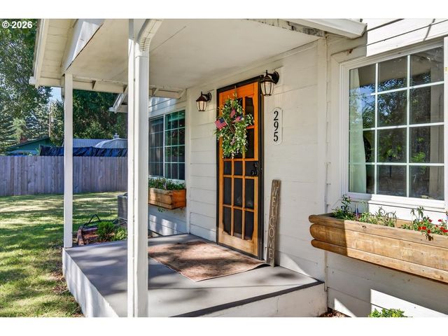 295 W EVANS CREEK Rd, Rogue River, OR 97537