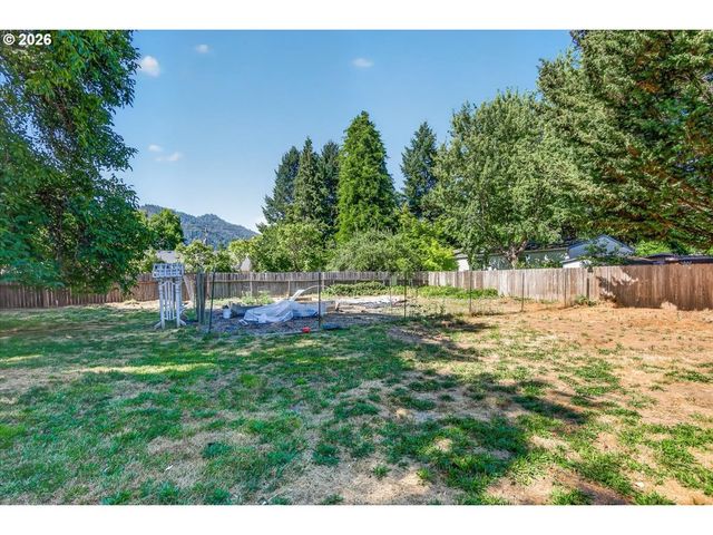 295 W EVANS CREEK Rd, Rogue River, OR 97537