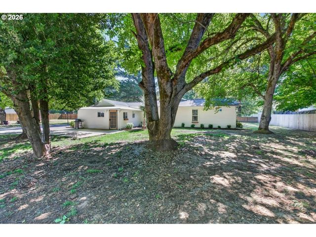 295 W EVANS CREEK Rd, Rogue River, OR 97537