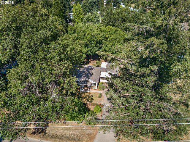 295 W EVANS CREEK Rd, Rogue River, OR 97537